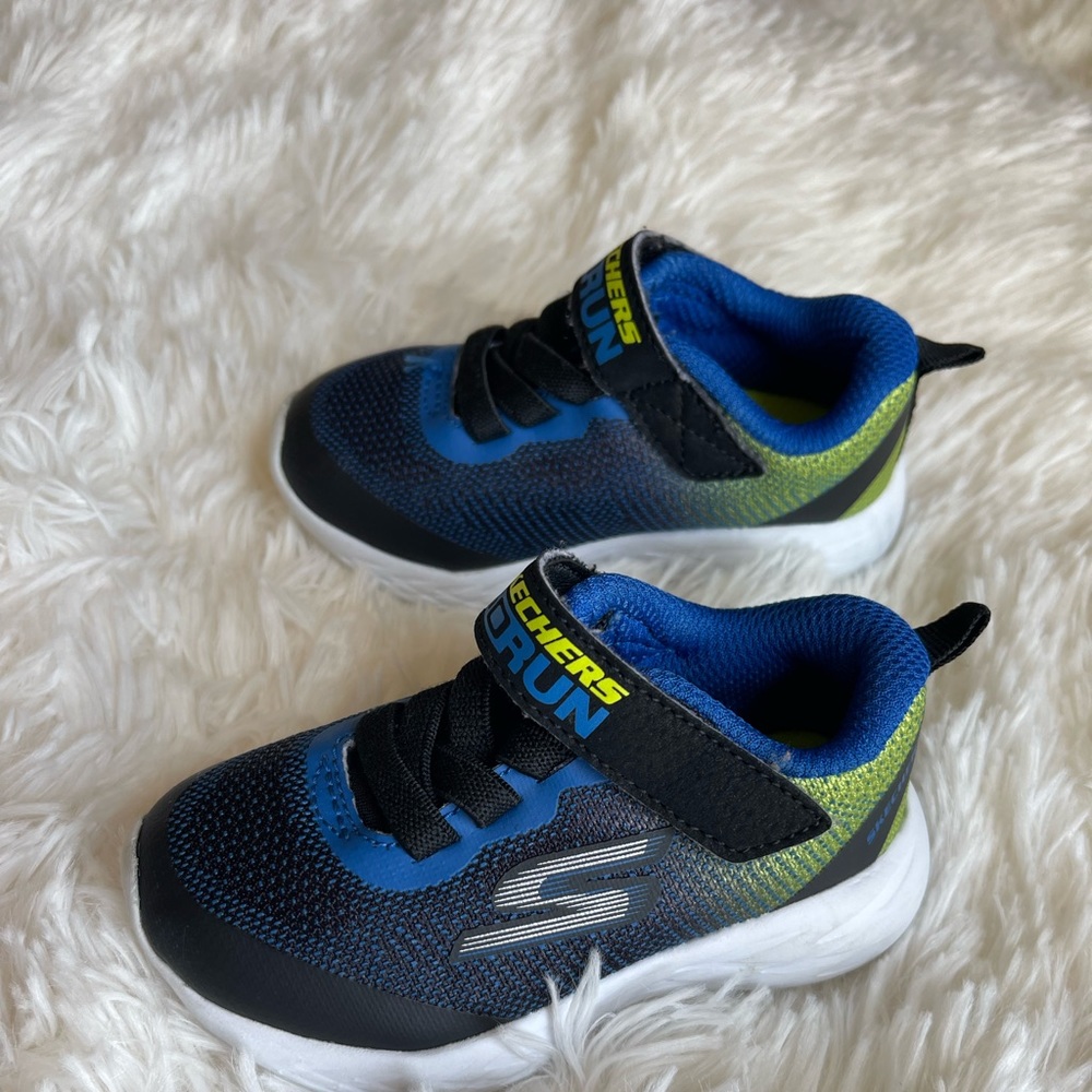 skecher gorun, dark blue ,black, green, size, US 5